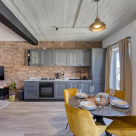 Lägenhet New & Unique 1br Unit In By Sf Homes *